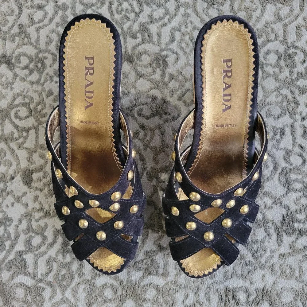 Prada Scamosciato Heels—hard to find! Size 36.5 - Picture 5 of 12